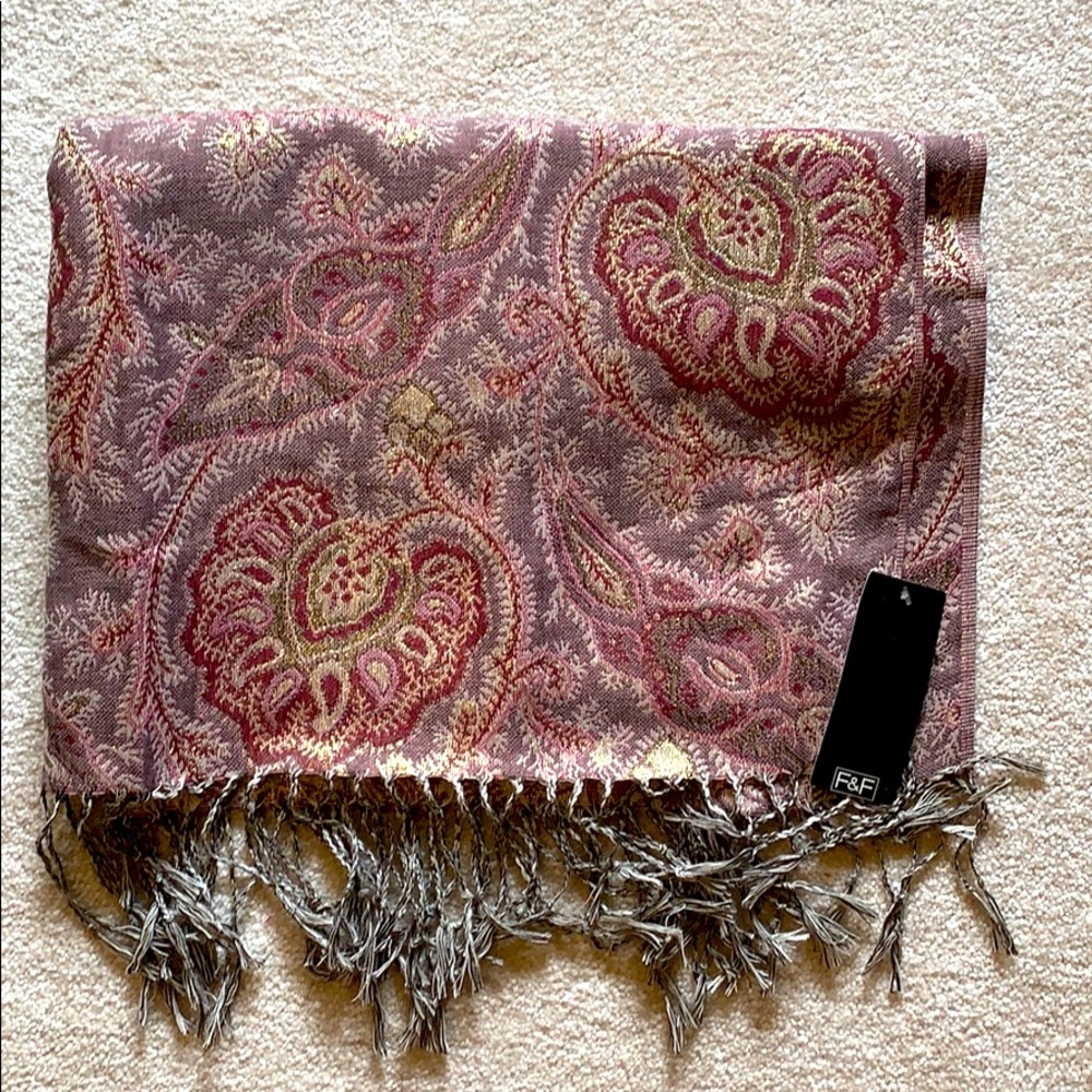 NWT Beautiful scarf from England!